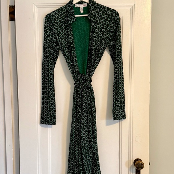 Diane Von Furstenberg Dresses & Skirts - Diane von Furstenberg Wrap Dress